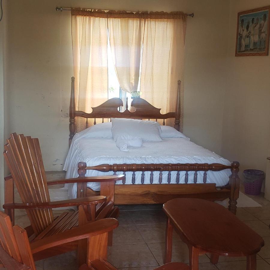 Pal'S On The Beach - Dangriga, Belize מראה חיצוני תמונה