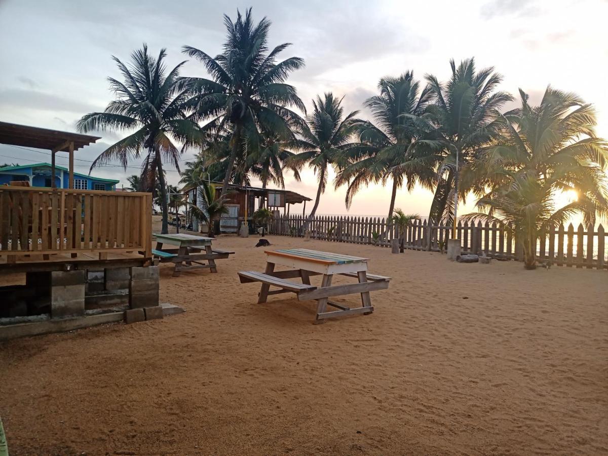 Pal'S On The Beach - Dangriga, Belize מראה חיצוני תמונה