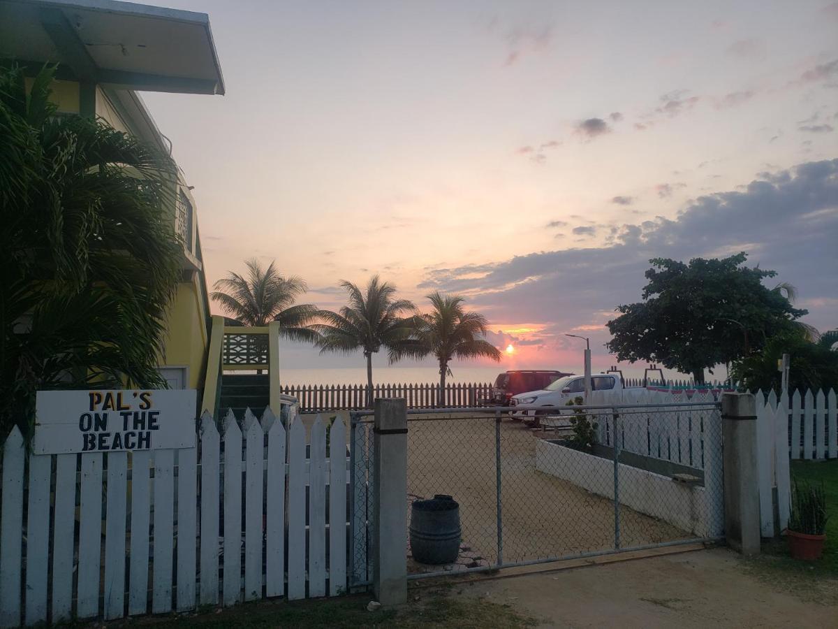 Pal'S On The Beach - Dangriga, Belize מראה חיצוני תמונה